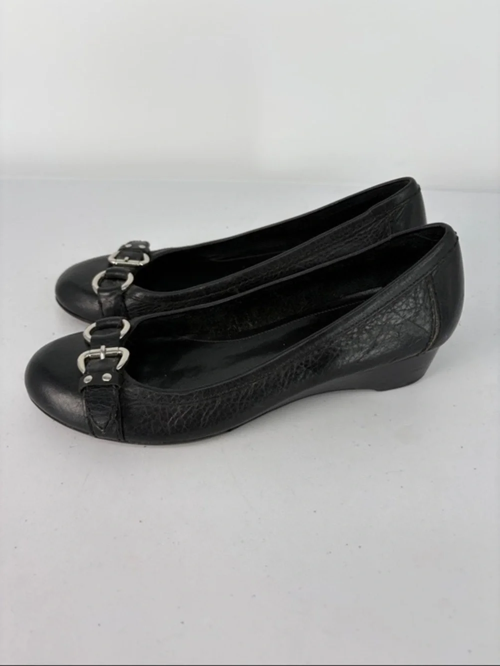 🐺 Franco Sarto Black pebbled Leather Buckle Flats